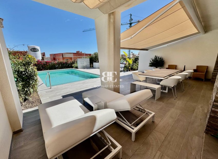 Herverkoop - Villa -
La Finca Golf - Algorfa