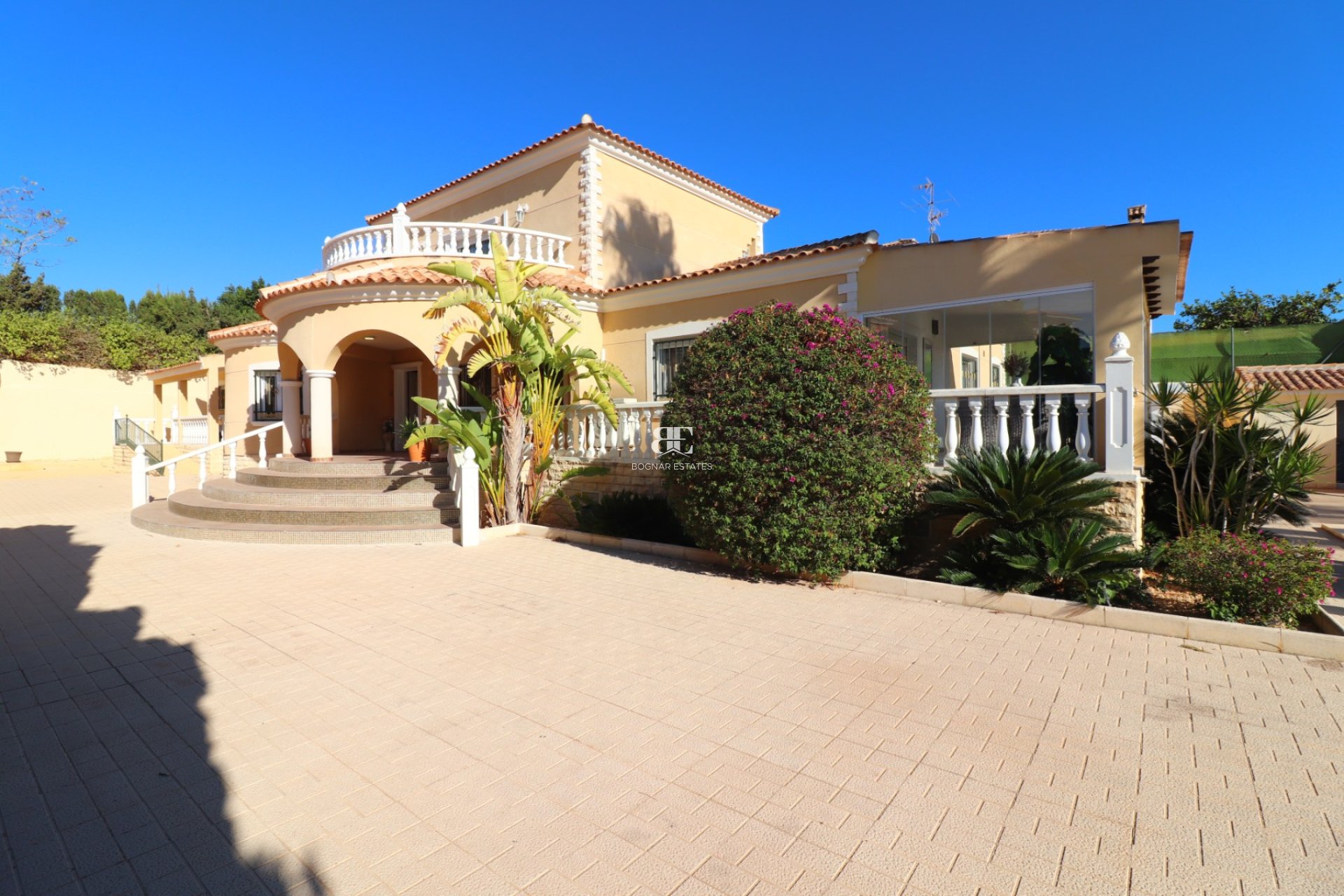 Herverkoop - Villa -
La Marina - La Escuera