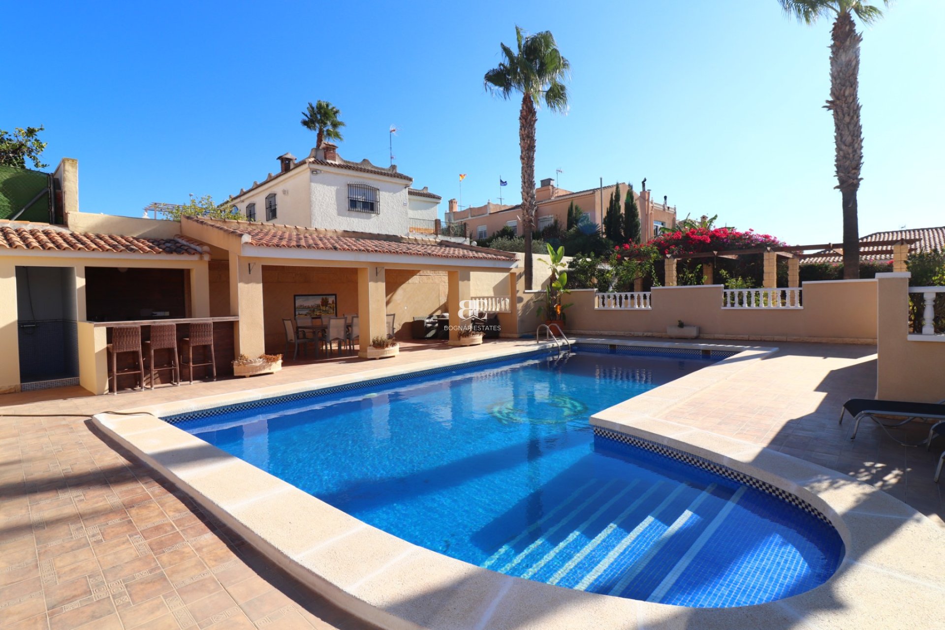 Herverkoop - Villa -
La Marina - La Escuera