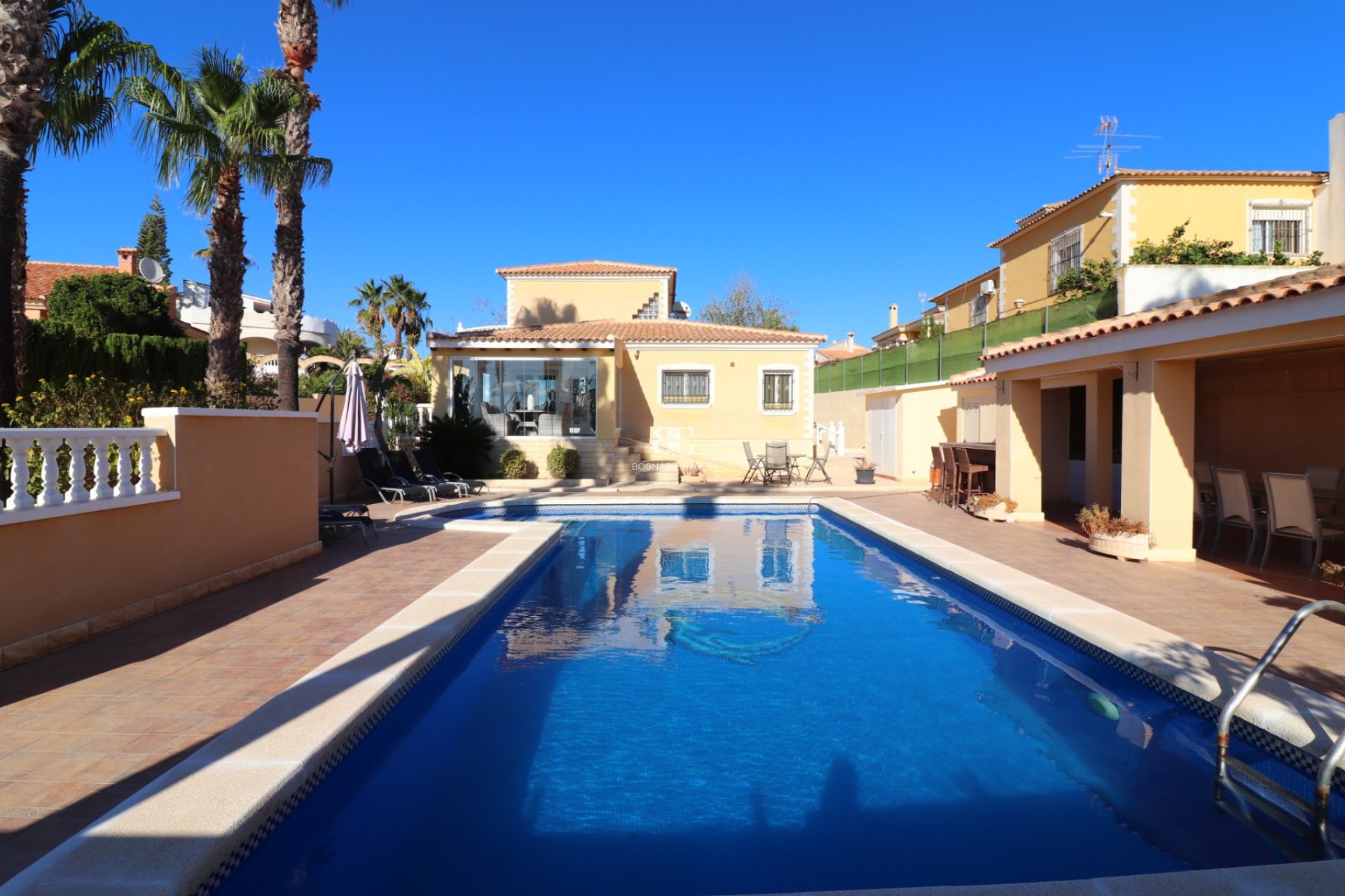Herverkoop - Villa -
La Marina - La Escuera