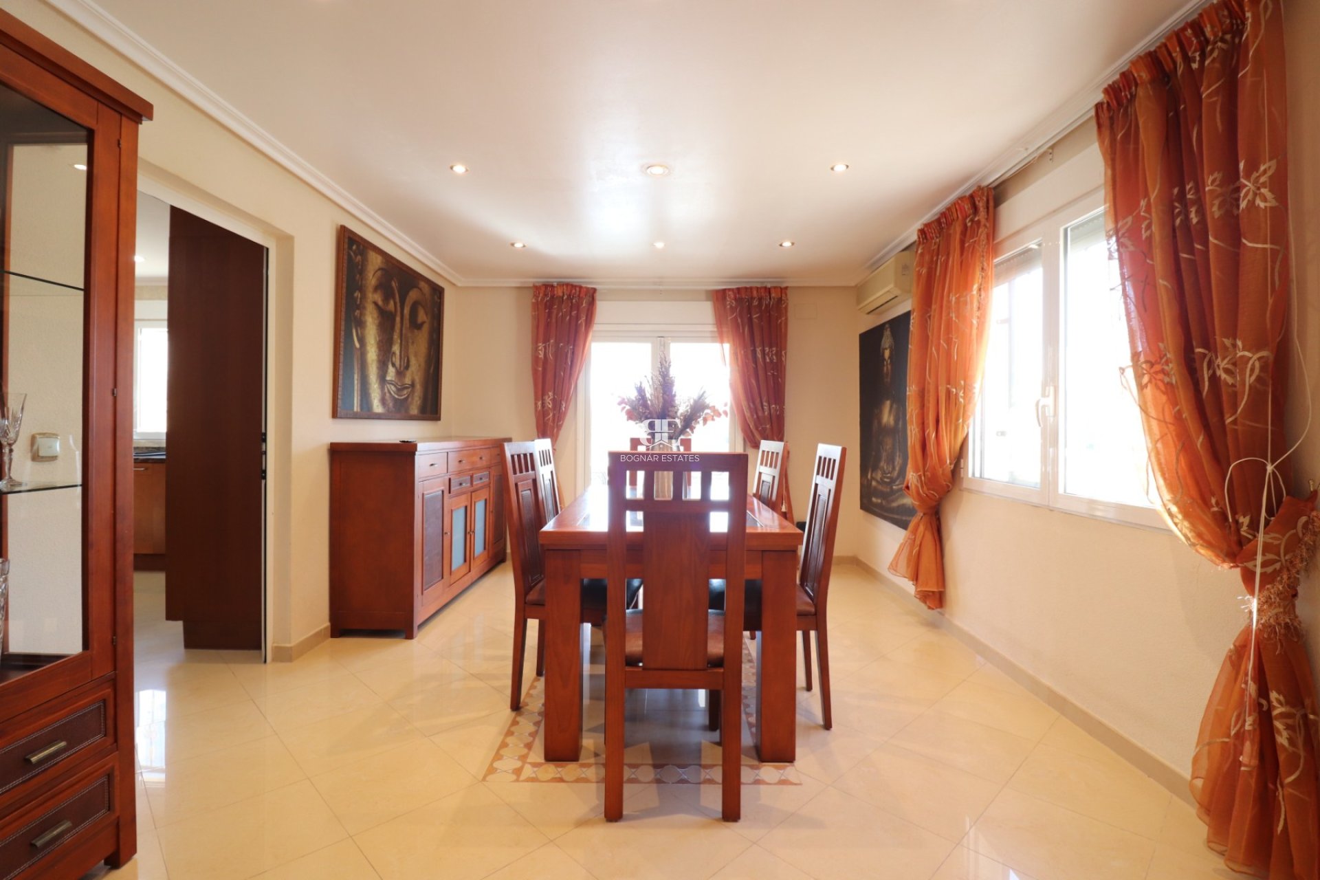 Herverkoop - Villa -
La Marina - La Escuera