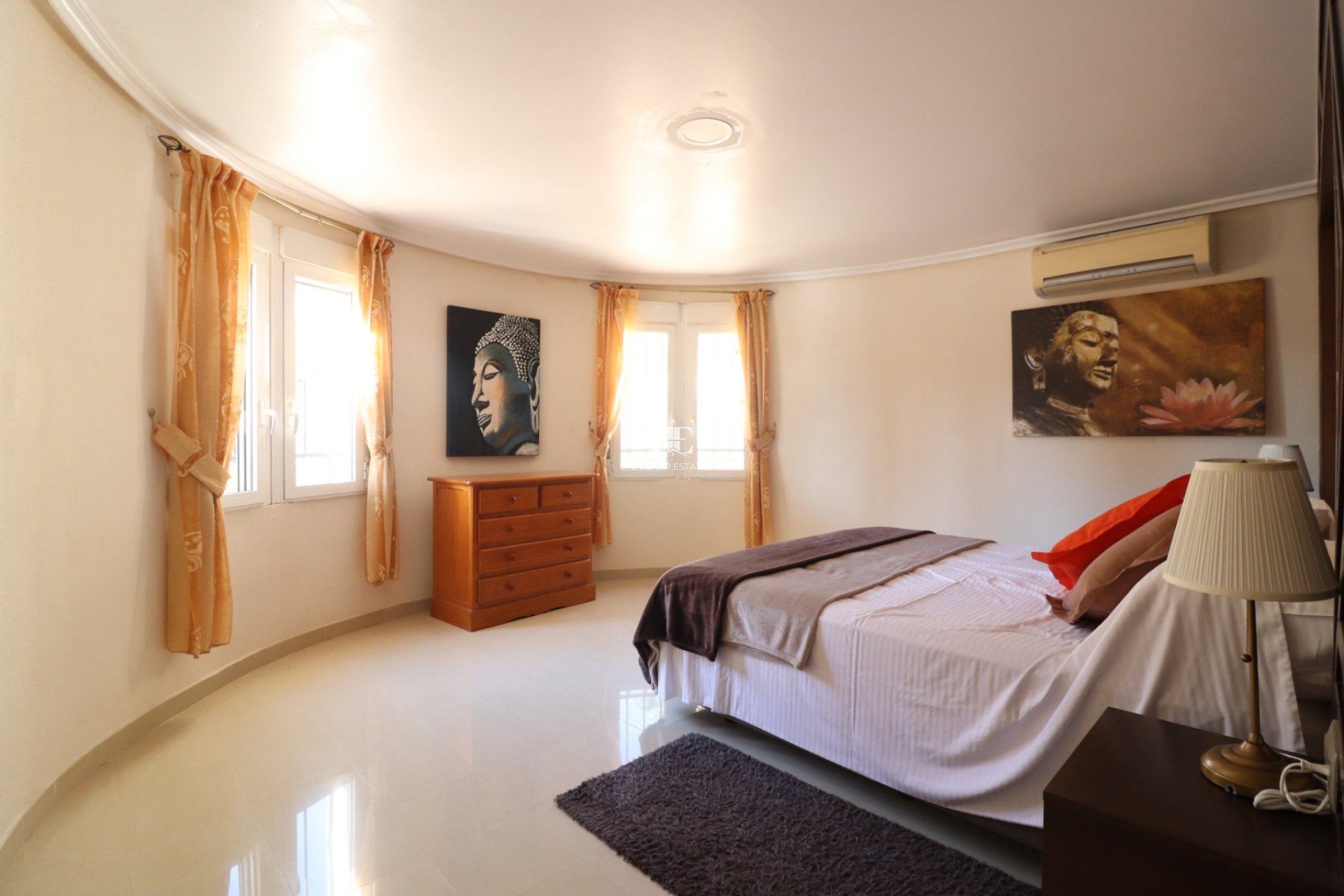 Herverkoop - Villa -
La Marina - La Escuera