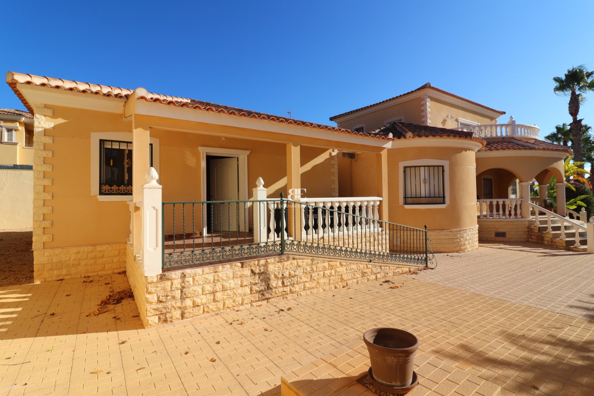 Herverkoop - Villa -
La Marina - La Escuera