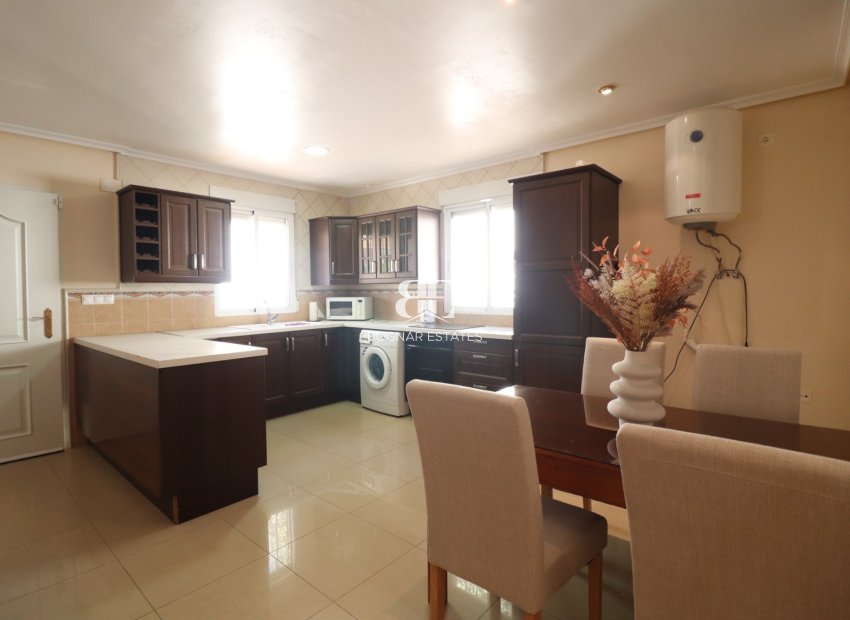 Herverkoop - Villa -
La Marina - La Escuera