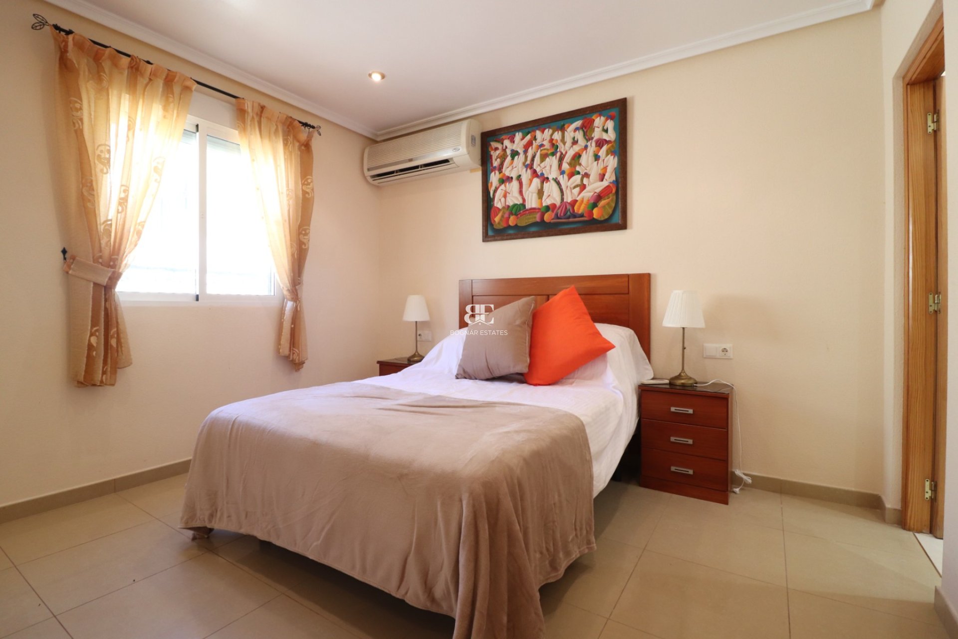 Herverkoop - Villa -
La Marina - La Escuera