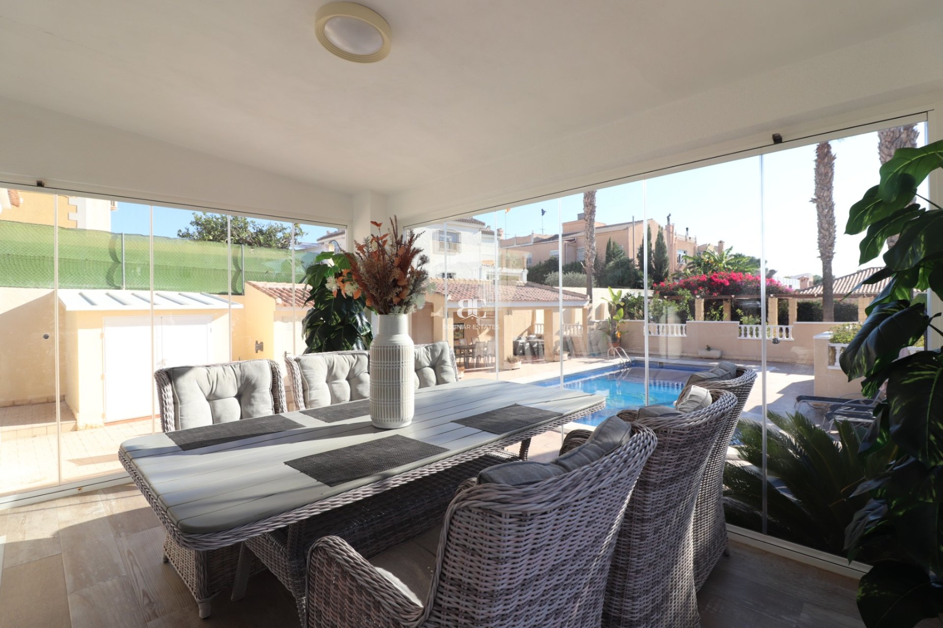 Herverkoop - Villa -
La Marina - La Escuera