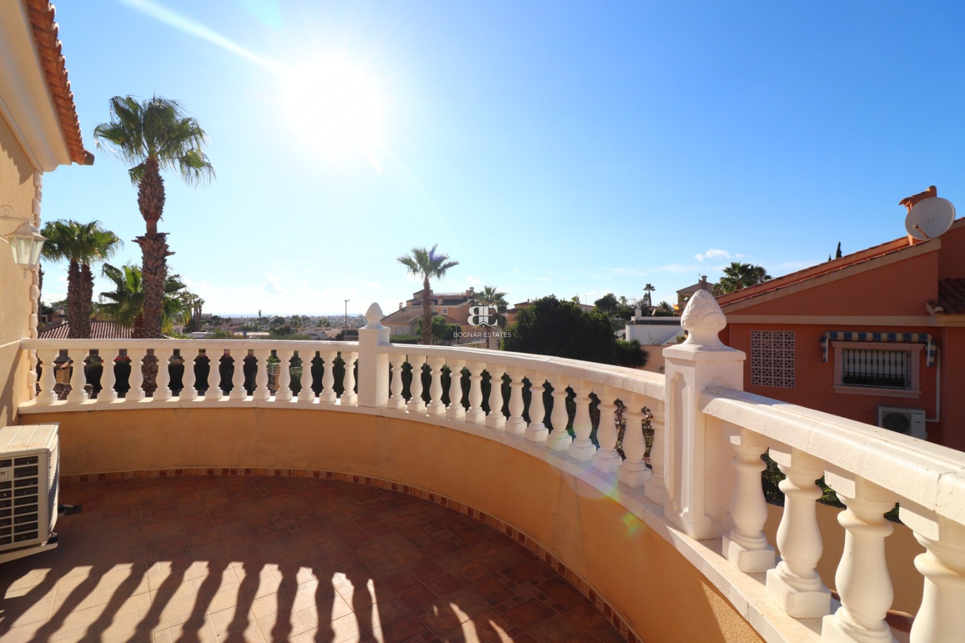Herverkoop - Villa -
La Marina - La Escuera