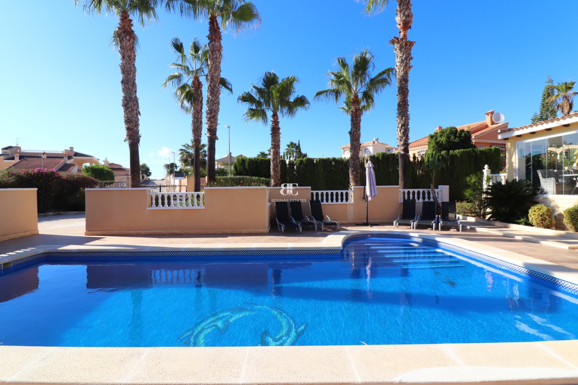 Herverkoop - Villa -
La Marina - La Escuera