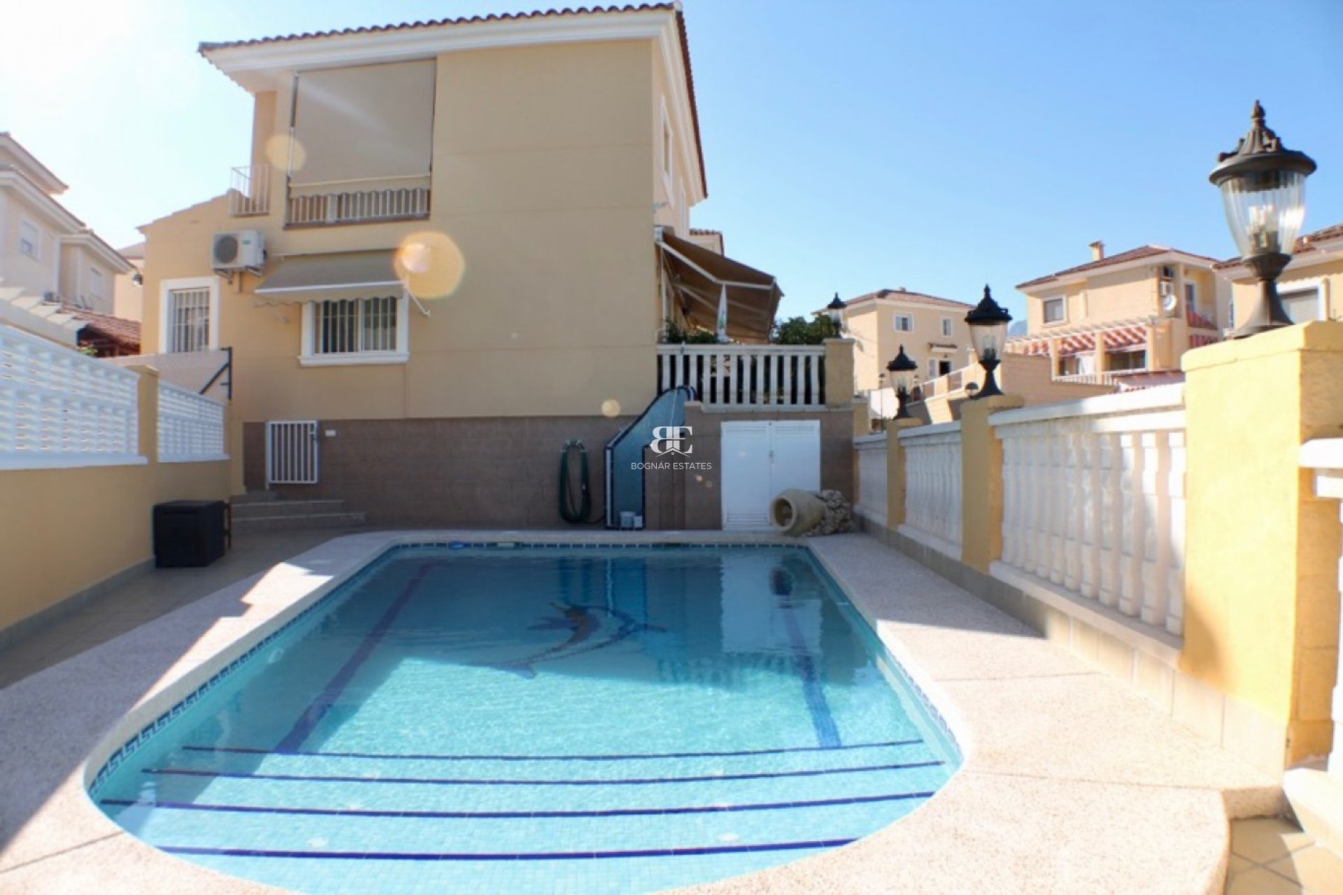Herverkoop - Villa -
La Nucía - Urbanisations