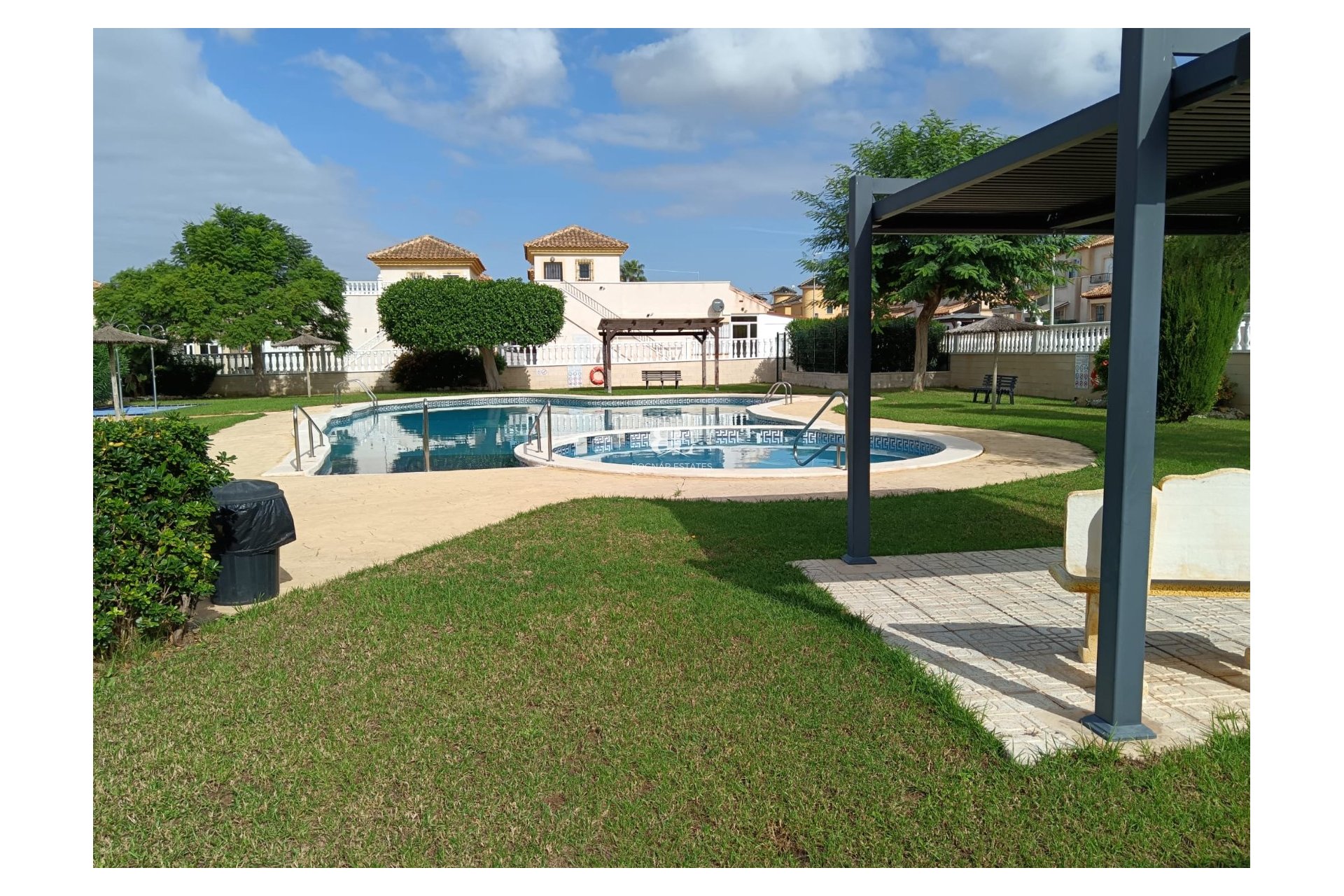 Herverkoop - Villa -
Lo Crispin