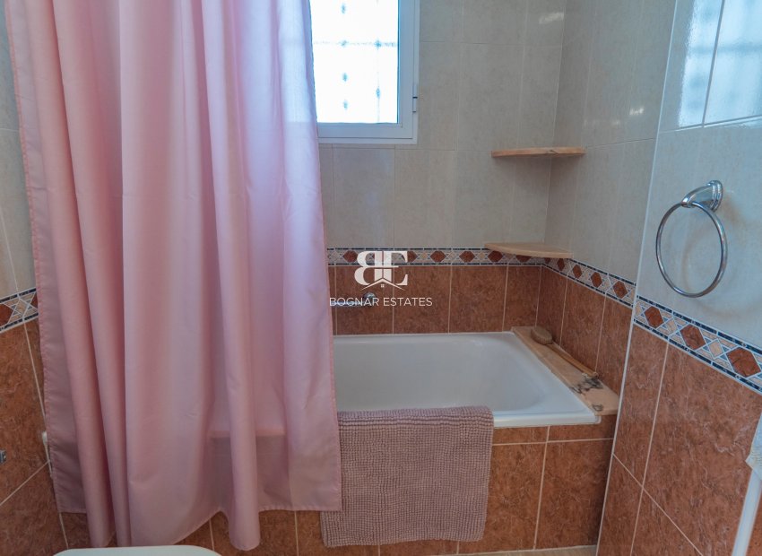 Herverkoop - Villa -
Lo Crispin