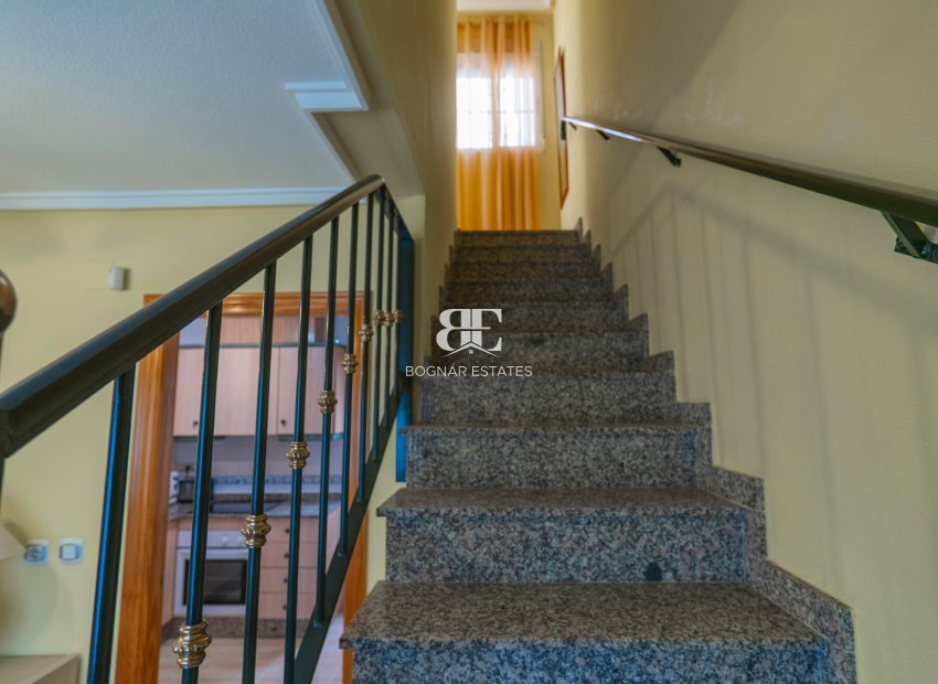 Herverkoop - Villa -
Lo Crispin