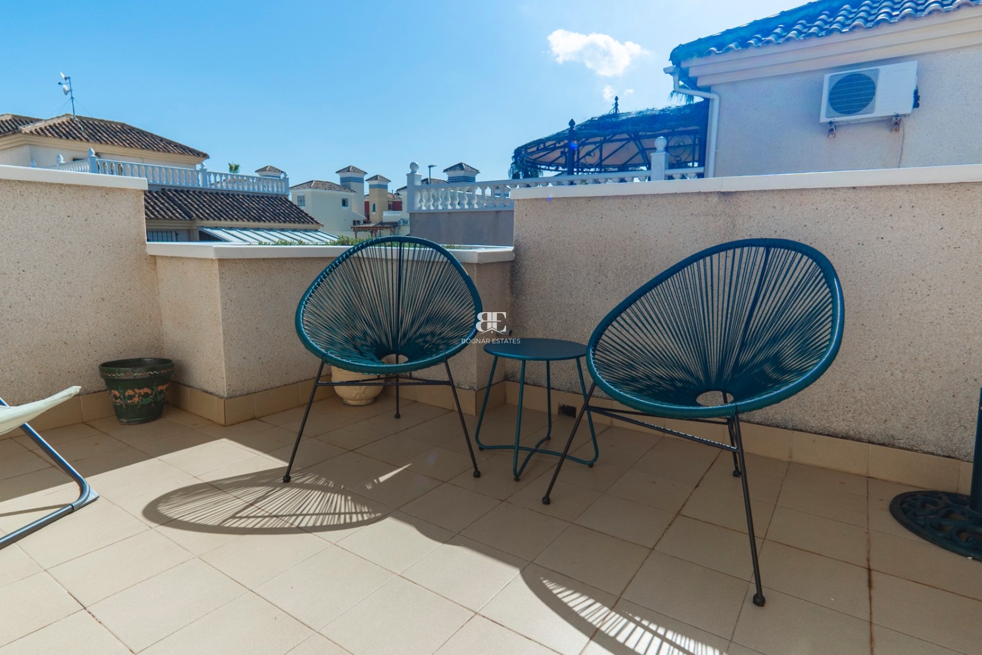 Herverkoop - Villa -
Lo Crispin