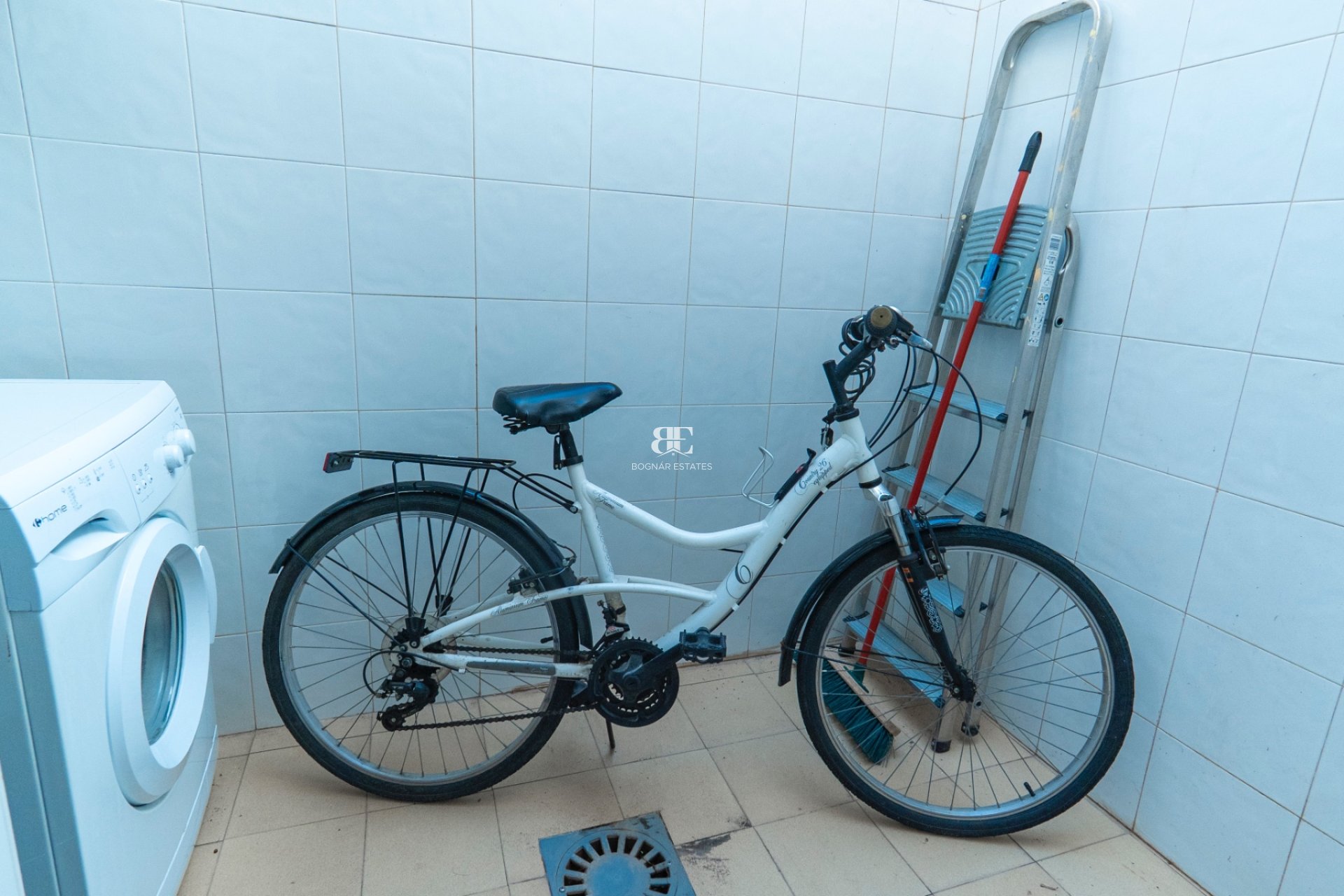 Herverkoop - Villa -
Lo Crispin