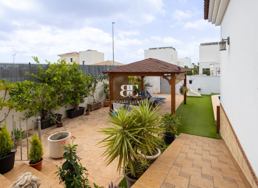 Herverkoop - Villa -
Los Montesinos - La Herrada