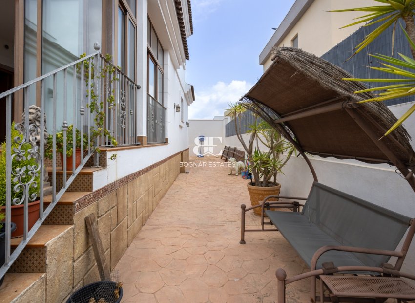 Herverkoop - Villa -
Los Montesinos - La Herrada