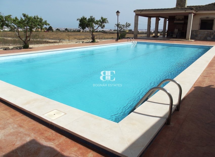 Herverkoop - Villa -
Los Montesinos - La Herrada