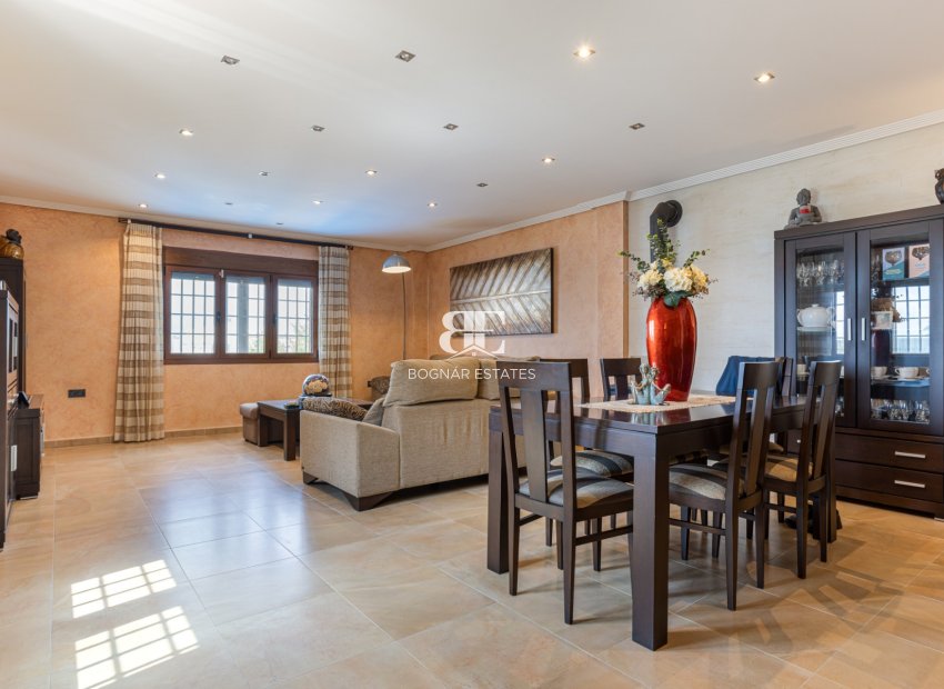 Herverkoop - Villa -
Los Montesinos - La Herrada