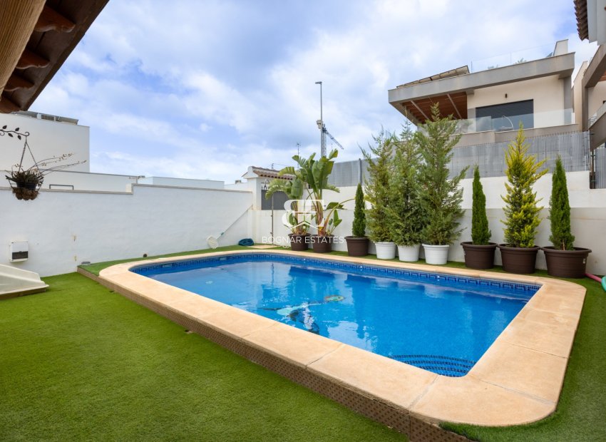 Herverkoop - Villa -
Los Montesinos - La Herrada