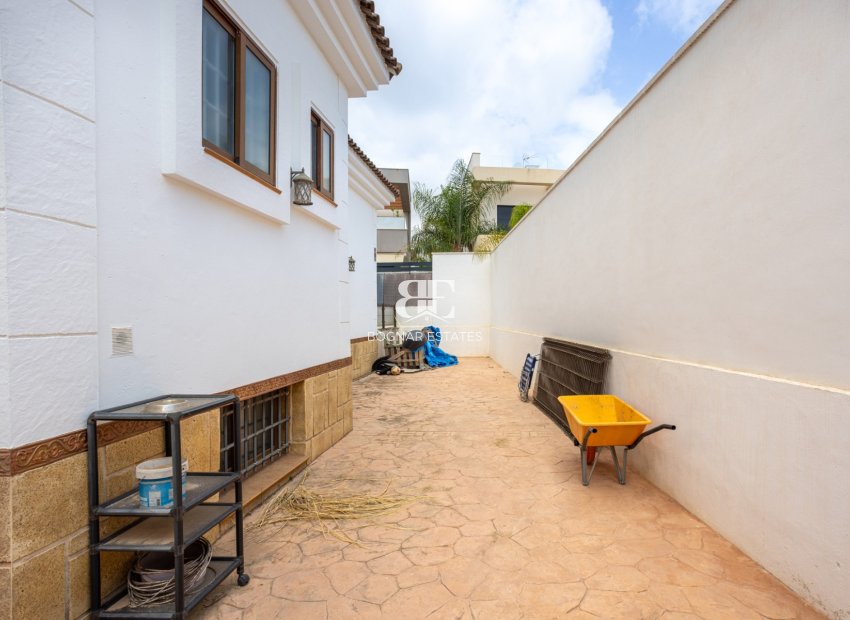 Herverkoop - Villa -
Los Montesinos - La Herrada