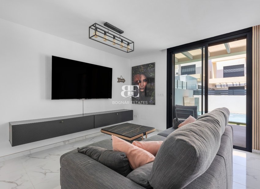 Herverkoop - Villa -
Los Montesinos - La Herrada