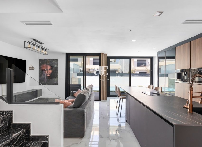 Herverkoop - Villa -
Los Montesinos - La Herrada