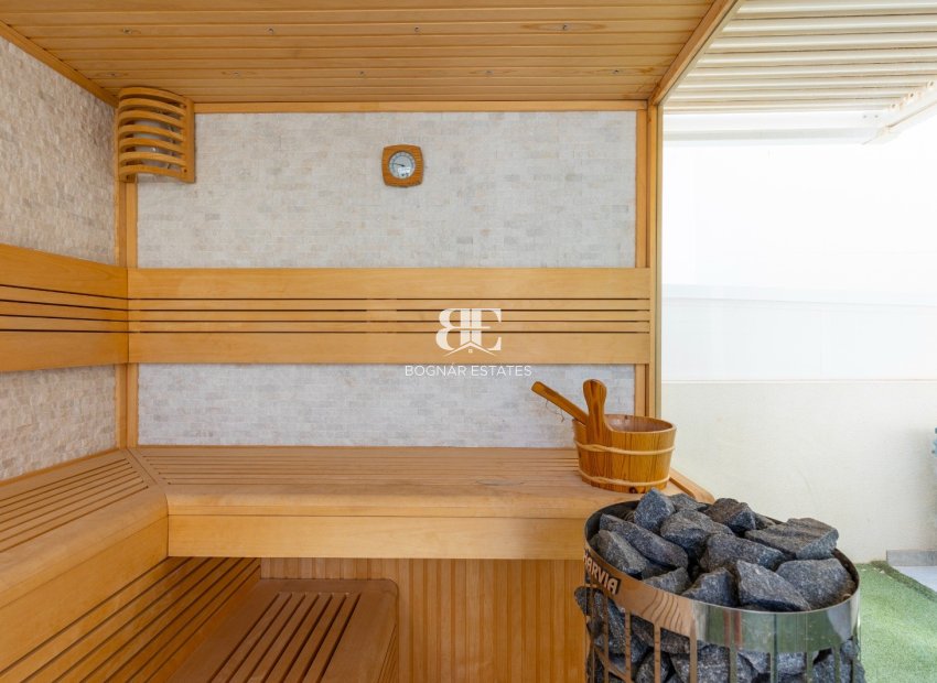 Herverkoop - Villa -
Los Montesinos - La Herrada