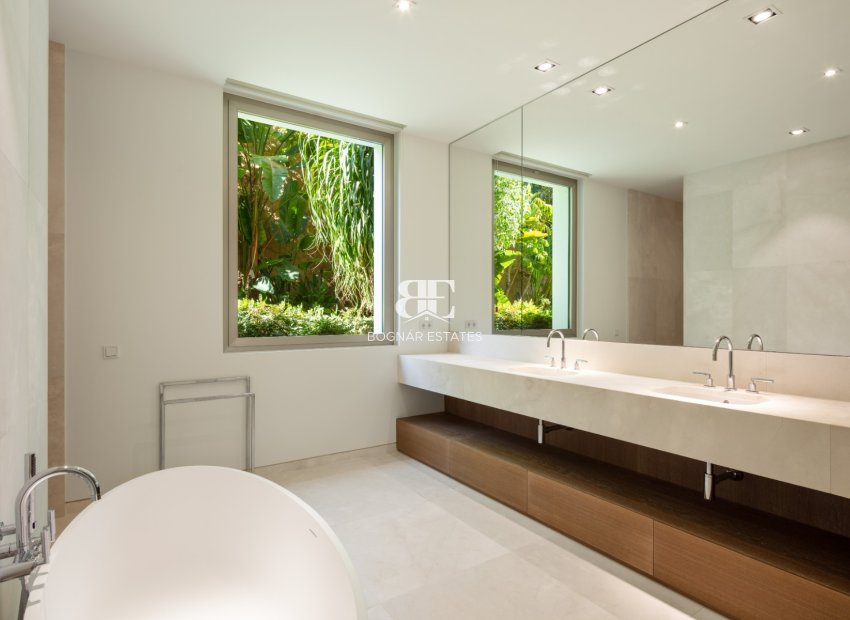 Herverkoop - Villa -
Malaga - Casares