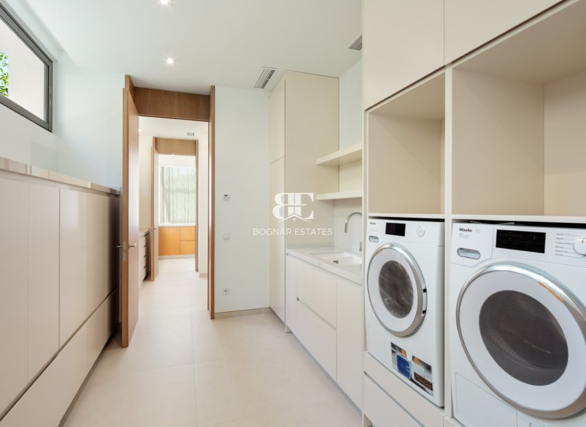 Herverkoop - Villa -
Malaga - Casares
