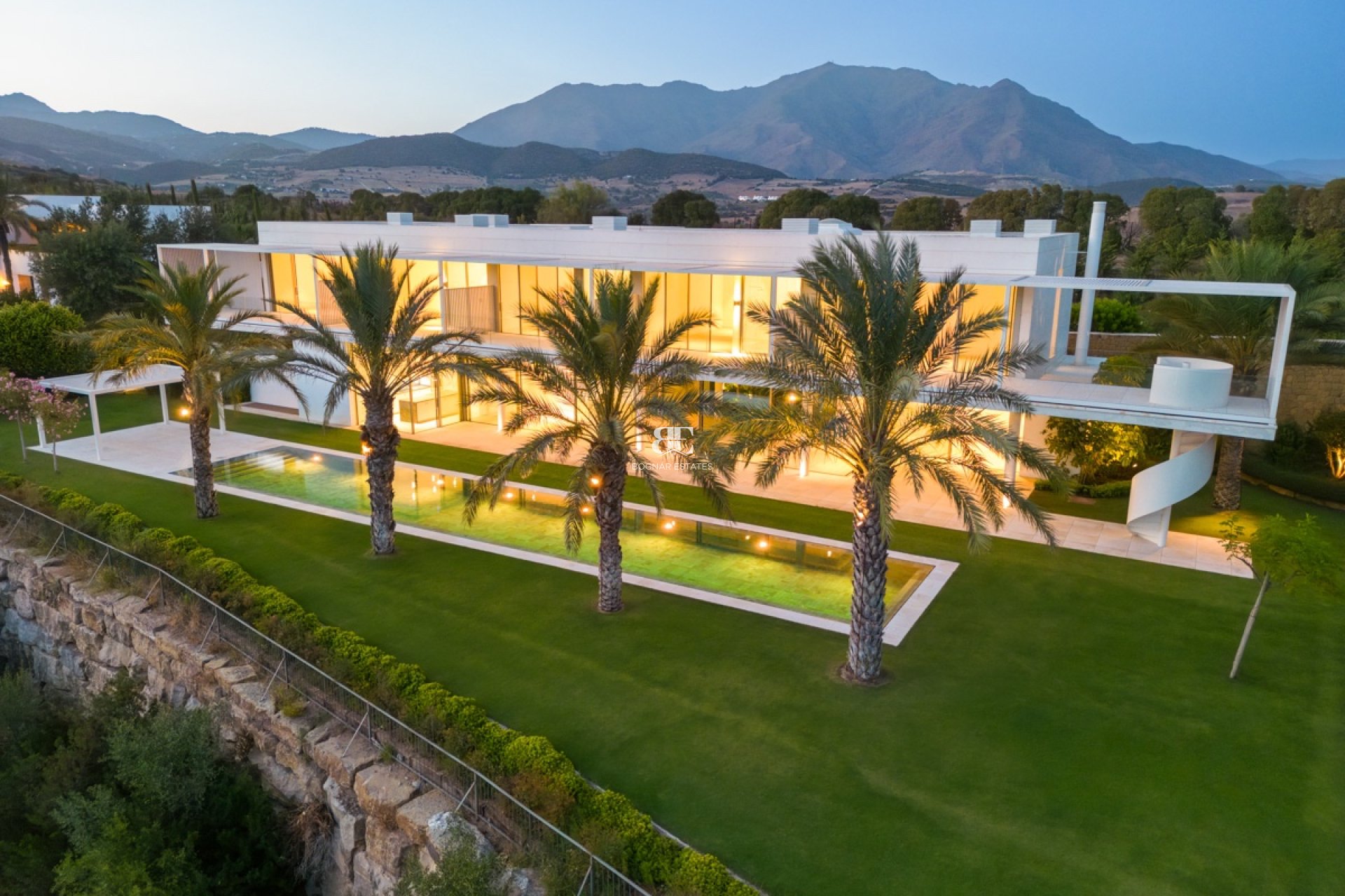 Herverkoop - Villa -
Malaga - Casares