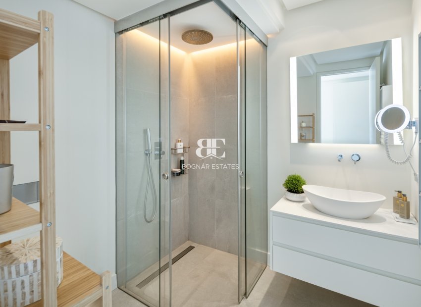 Herverkoop - Villa -
Marbella - East Marbella