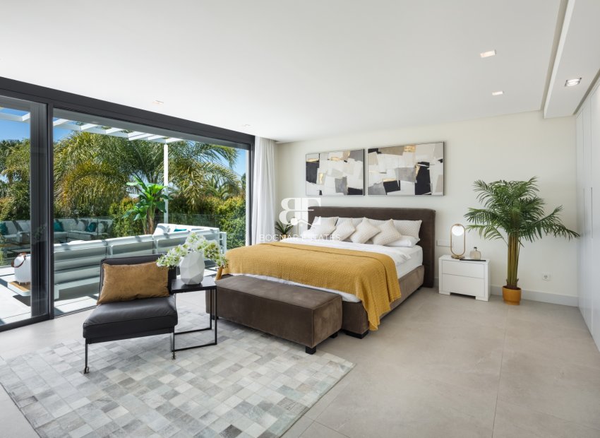 Herverkoop - Villa -
Marbella - East Marbella