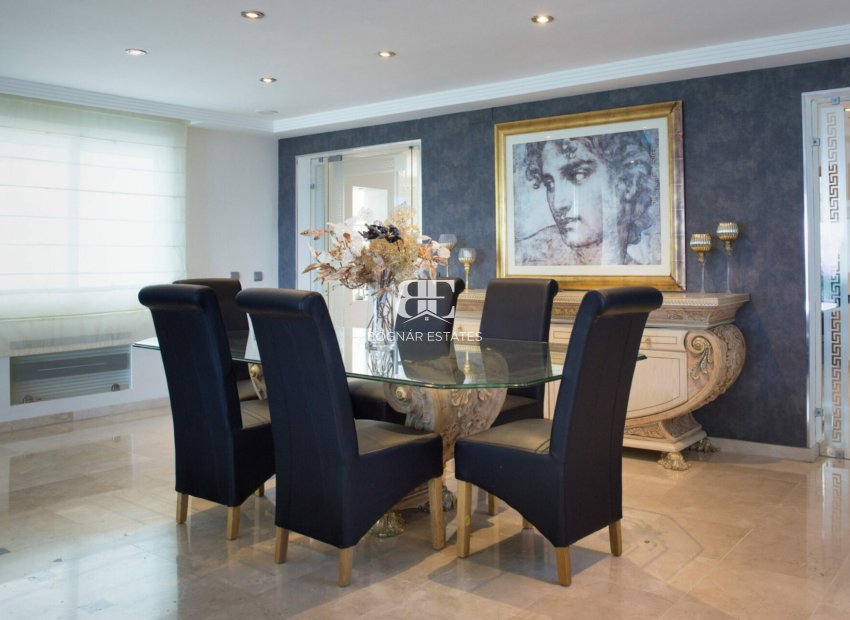 Herverkoop - Villa -
Marbella - Elviria