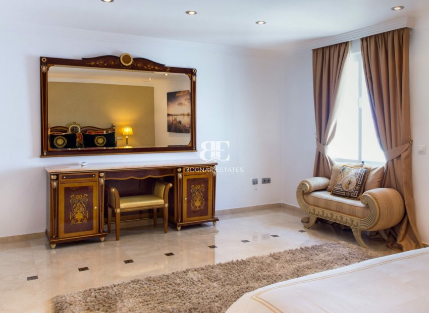 Herverkoop - Villa -
Marbella - Elviria