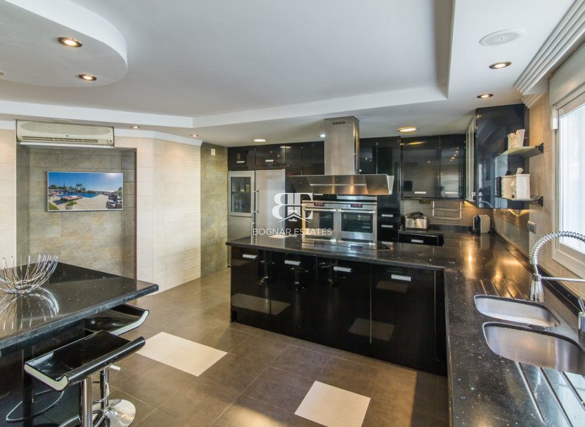Herverkoop - Villa -
Marbella - Elviria