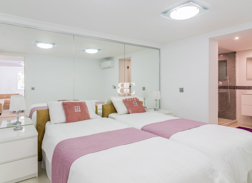 Herverkoop - Villa -
Marbella - Elviria