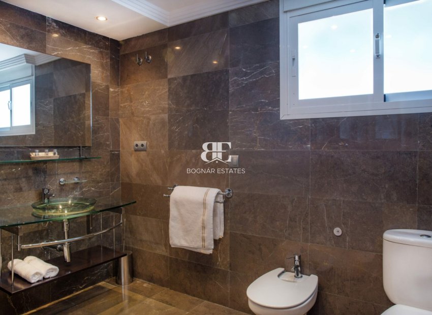 Herverkoop - Villa -
Marbella - Elviria