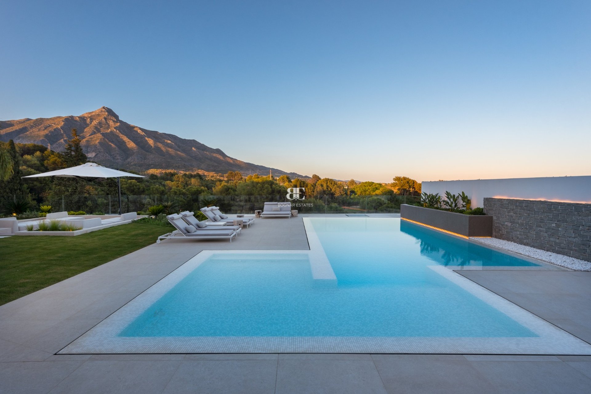 Herverkoop - Villa -
Marbella - Nueva Andalucía