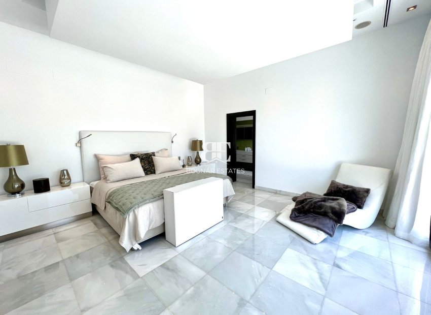 Herverkoop - Villa -
Marbella - Nueva Andalucía