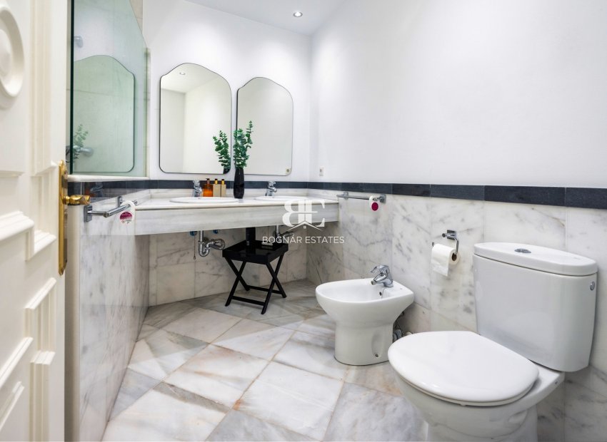 Herverkoop - Villa -
Marbella - Nueva Andalucía