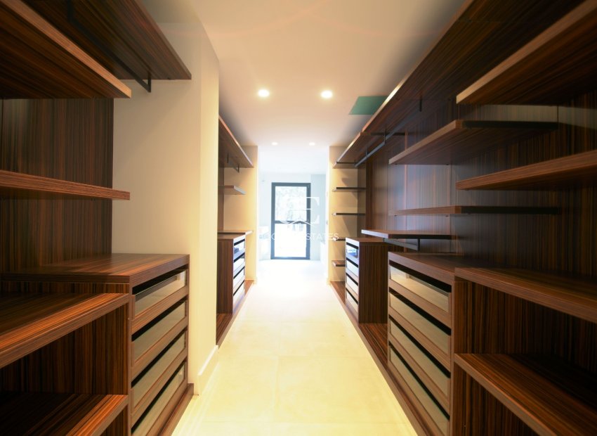 Herverkoop - Villa -
Marbella - Nueva Andalucía
