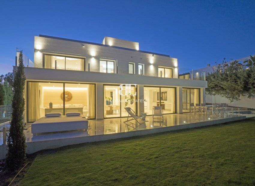Herverkoop - Villa -
Marbella - Nueva Andalucía