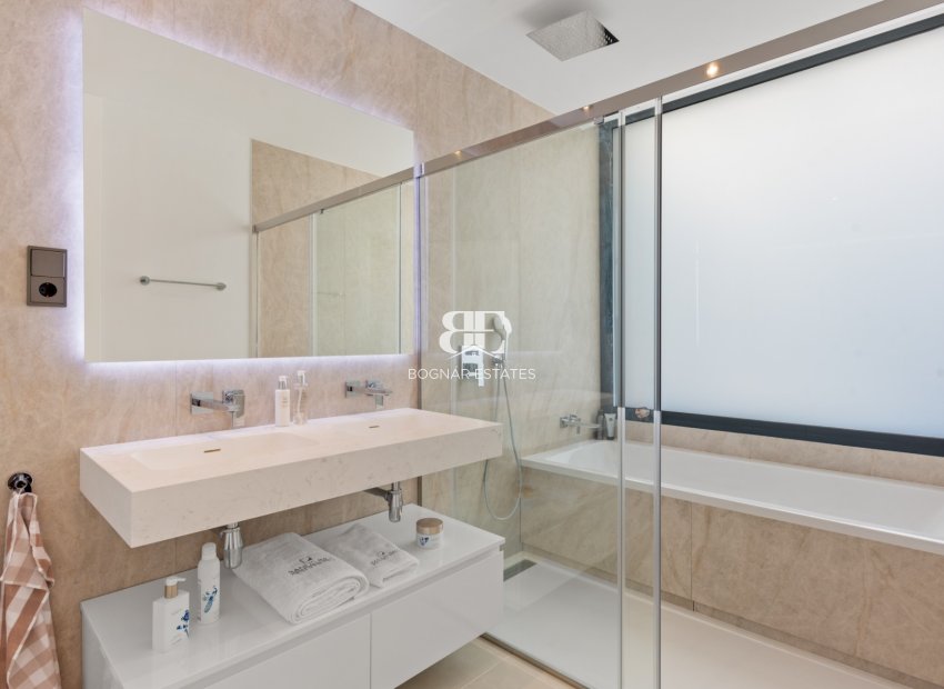 Herverkoop - Villa -
Marbella - Puerto Banús