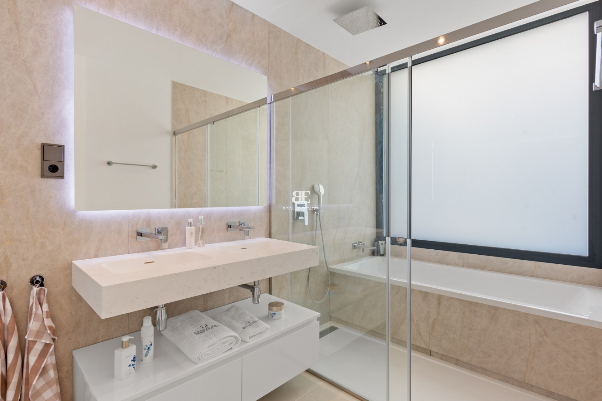 Herverkoop - Villa -
Marbella - Puerto Banús