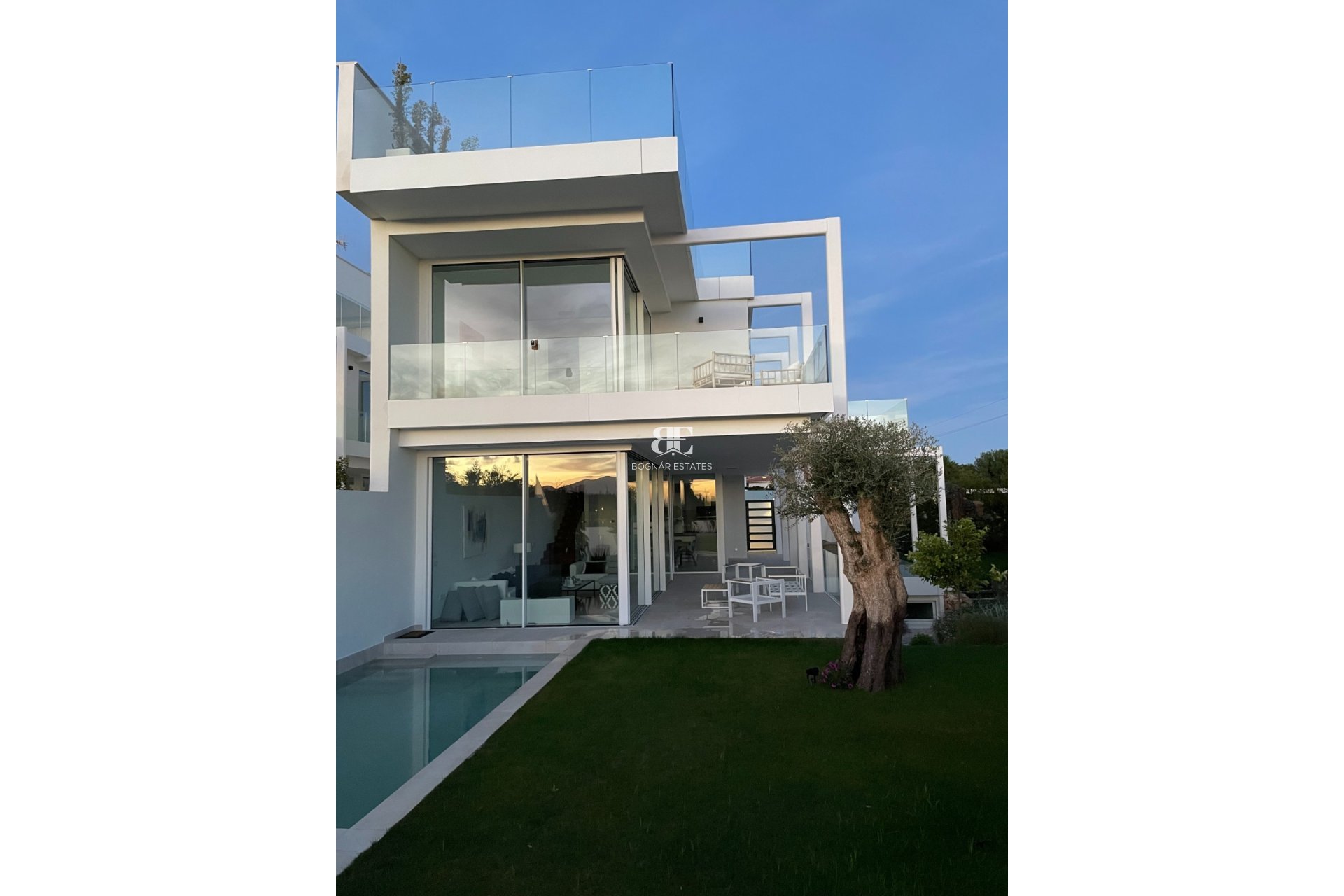 Herverkoop - Villa -
Marbella - Sierra Blanca