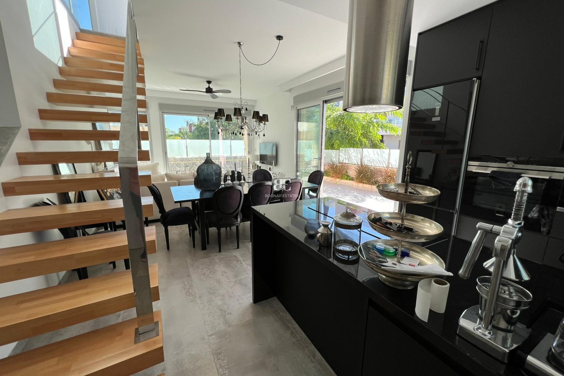 Herverkoop - Villa -
Mil Palmeras - Costa Blanca