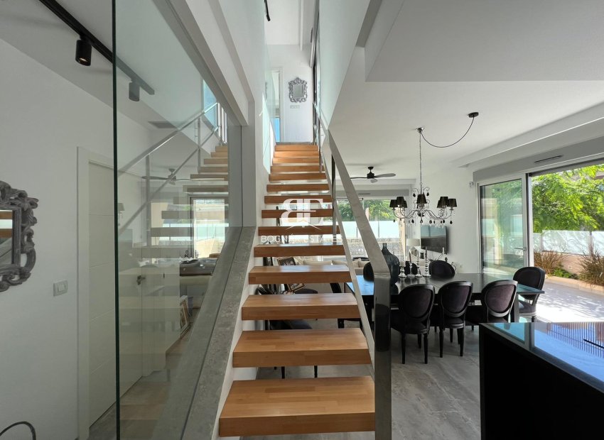 Herverkoop - Villa -
Mil Palmeras - Costa Blanca