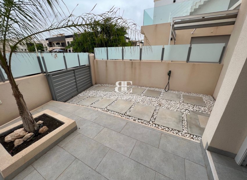 Herverkoop - Villa -
Mil Palmeras - Costa Blanca