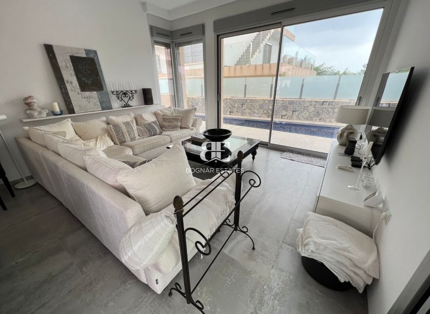 Herverkoop - Villa -
Mil Palmeras - Costa Blanca