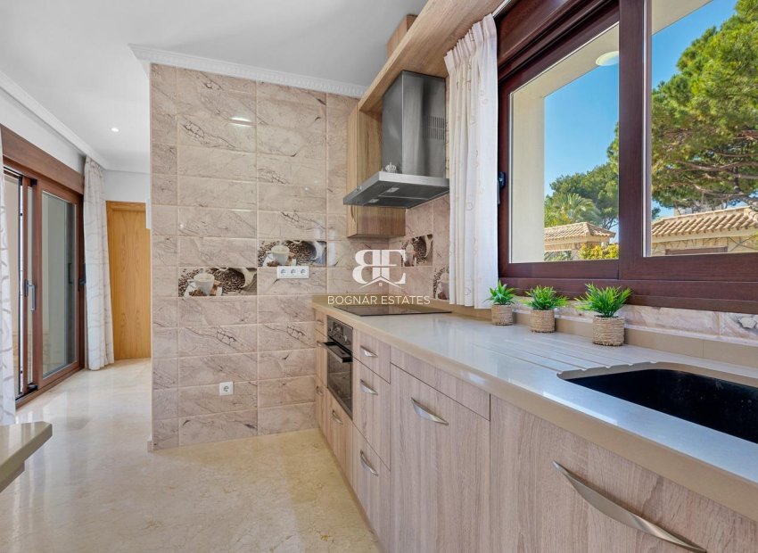 Herverkoop - Villa -
Orihuela Costa - Campoamor